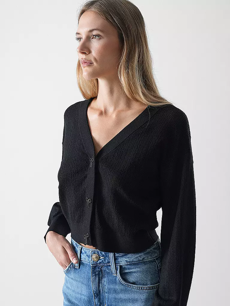 GUESS | Cardigan
Marke: GUESS
Farbe: schwarz
Kategorien: Moda,Donna
Lunghezza manica: Manica lunga
Scollo: Scollo a V
Materiale: Viscosa, Poliestere / Poliammide
Fantasia: Tinta unita
Vestibilità (capispalla): Regular
Stile: Young Fashion,Glamour
Dettagli: Lavo |