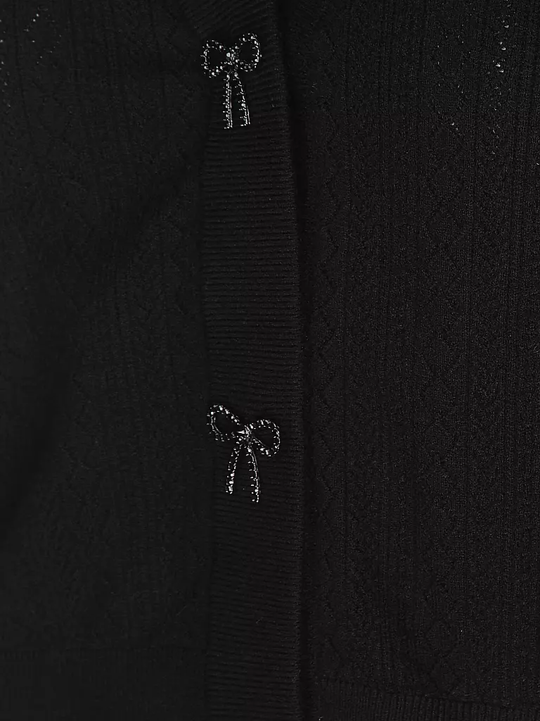 GUESS | Cardigan
Marke: GUESS
Farbe: schwarz
Kategorien: Moda,Donna
Lunghezza manica: Manica lunga
Scollo: Scollo a V
Materiale: Viscosa, Poliestere / Poliammide
Fantasia: Tinta unita
Vestibilità (capispalla): Regular
Stile: Young Fashion,Glamour
Dettagli: Lavo |