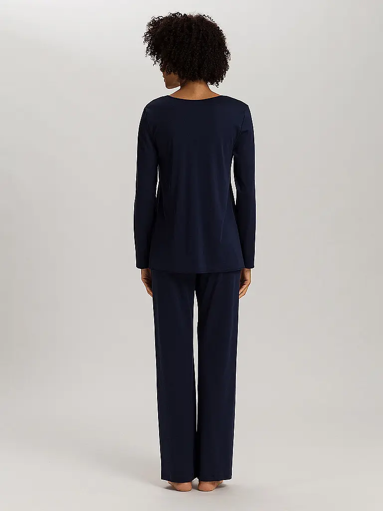 HANRO | Pigiama
Marca: HANRO
Colore: blu scuro
Categorie: Moda, Donna

Lunghezza manica: Manica lunga
Scollo: Scollo a V
Materiale: Cotone | 