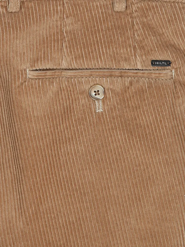 HILTL | Nome prodotto: Pantaloni di velluto a coste PARMA
Marca: HILTL
Colore: beige
Categorie: Moda, Uomo

Materiale: Cotone, Velluto a coste
Motivo: Tinta unita
Altezza vita: Vita media
Dettagli: Tasche laterali | Beige