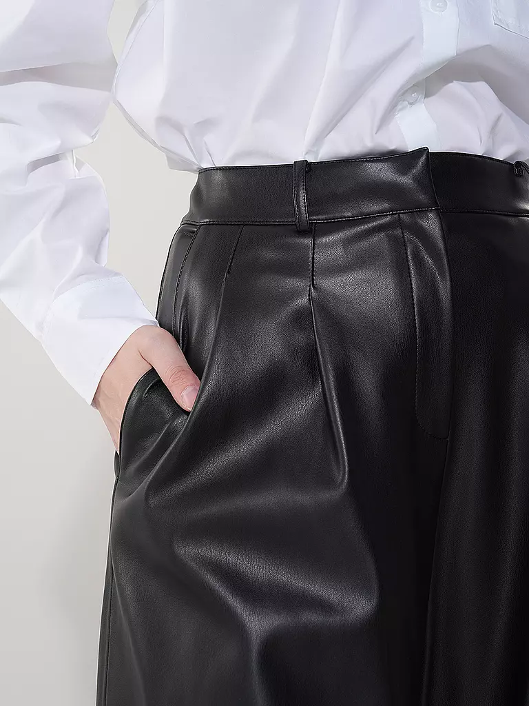 HUGO | Hose Wide Fit in Lederoptik HAWINE | Nero