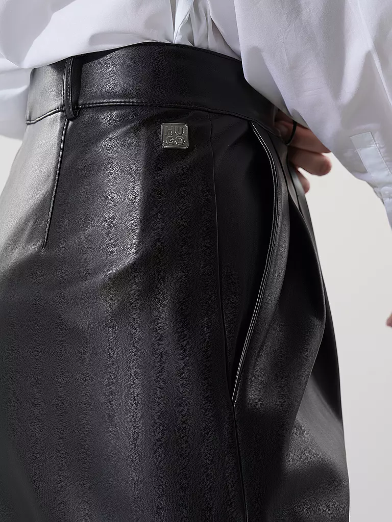 HUGO | Hose Wide Fit in Lederoptik HAWINE | Nero