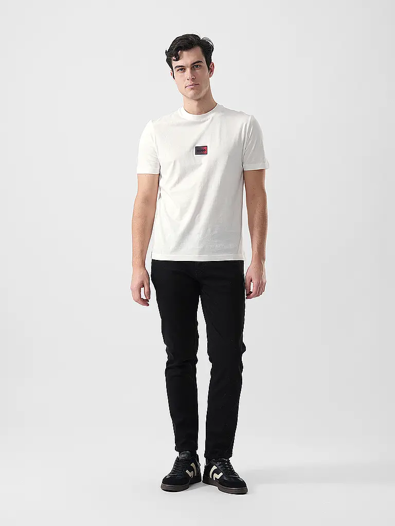 HUGO | Nome prodotto: T-Shirt DANOTIE
Marca: HUGO
Colore: bianco
Categorie: Moda,Uomo

Lunghezza manica: Manica corta
Scollo: Girocollo
Materiale: Jersey,Cotone
Motivo: Logo
Vestibilità (capispalla): Regular
Stile: Pure,Trend | Bianco
