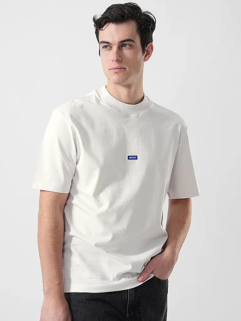 HUGO | Nome prodotto: T-shirt NIEROS
Marca: HUGO
Colore: bianco
Categorie: Moda, Uomo

Lunghezza manica: Manica corta
Scollo: Girocollo
Materiale: Jersey, Cotone
Motivo: Tinta unita
Vestibilità (capispalla): Regular
Dettagli: Logo | Bianco