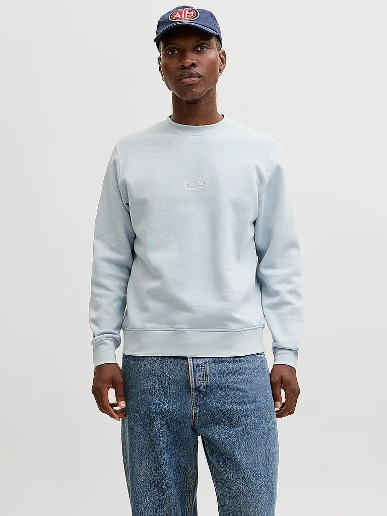 JACK & JONES | Nome prodotto: Sweater JJESOHO
Marca: JACK & JONES
Colore: azzurro
Categorie: Moda, Uomo

Lunghezza manica: Manica lunga
Scollo: Girocollo
Materiale: Cotone
Fantasia: Tinta unita
Vestibilità (capispalla): Regular
Dettagli: Logo | Blu chiaro