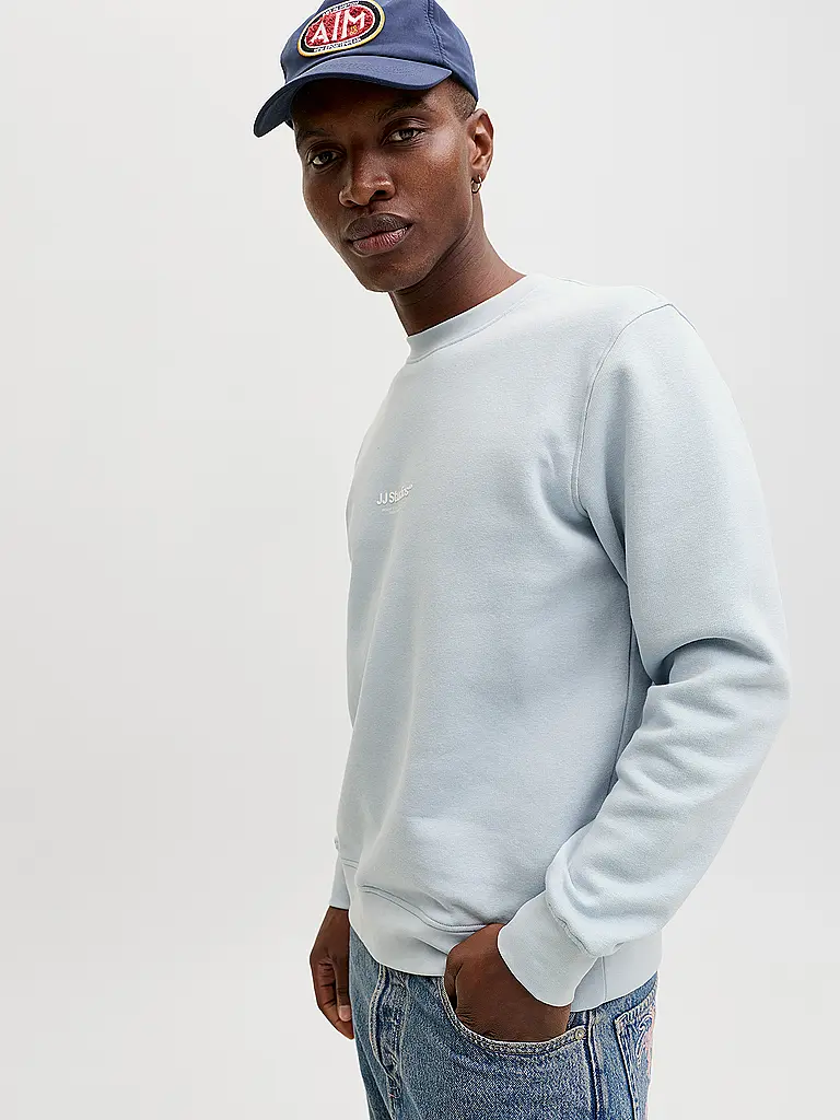 JACK & JONES | Nome prodotto: Sweater JJESOHO
Marca: JACK & JONES
Colore: azzurro
Categorie: Moda, Uomo

Lunghezza manica: Manica lunga
Scollo: Girocollo
Materiale: Cotone
Fantasia: Tinta unita
Vestibilità (capispalla): Regular
Dettagli: Logo | Blu chiaro