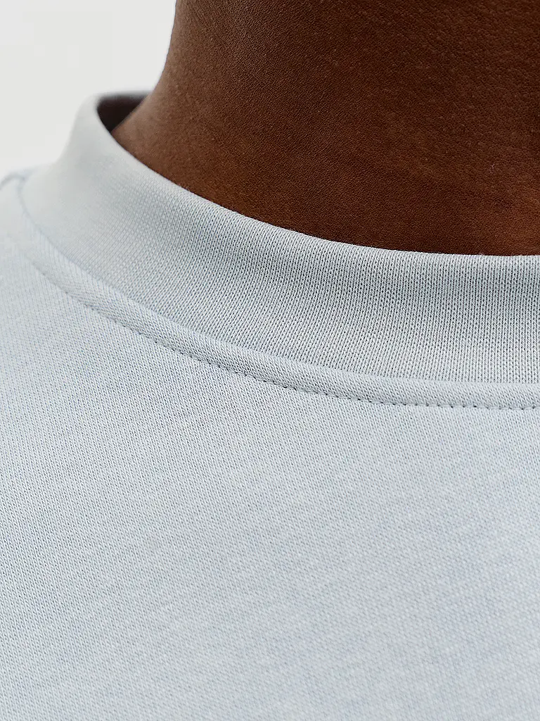 JACK & JONES | Nome prodotto: Sweater JJESOHO
Marca: JACK & JONES
Colore: azzurro
Categorie: Moda, Uomo

Lunghezza manica: Manica lunga
Scollo: Girocollo
Materiale: Cotone
Fantasia: Tinta unita
Vestibilità (capispalla): Regular
Dettagli: Logo | Blu chiaro