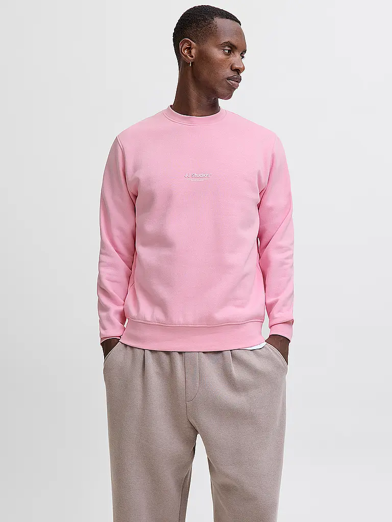JACK & JONES | Nome prodotto: Sweater JJESOHO
Marca: JACK & JONES
Colore: rosa
Categorie: Moda, Uomo

Lunghezza manica: Manica lunga
Scollo: Girocollo
Materiale: Cotone
Motivo: Tinta unita
Vestibilità (capispalla): Regular
Dettagli: Logo | Rosa