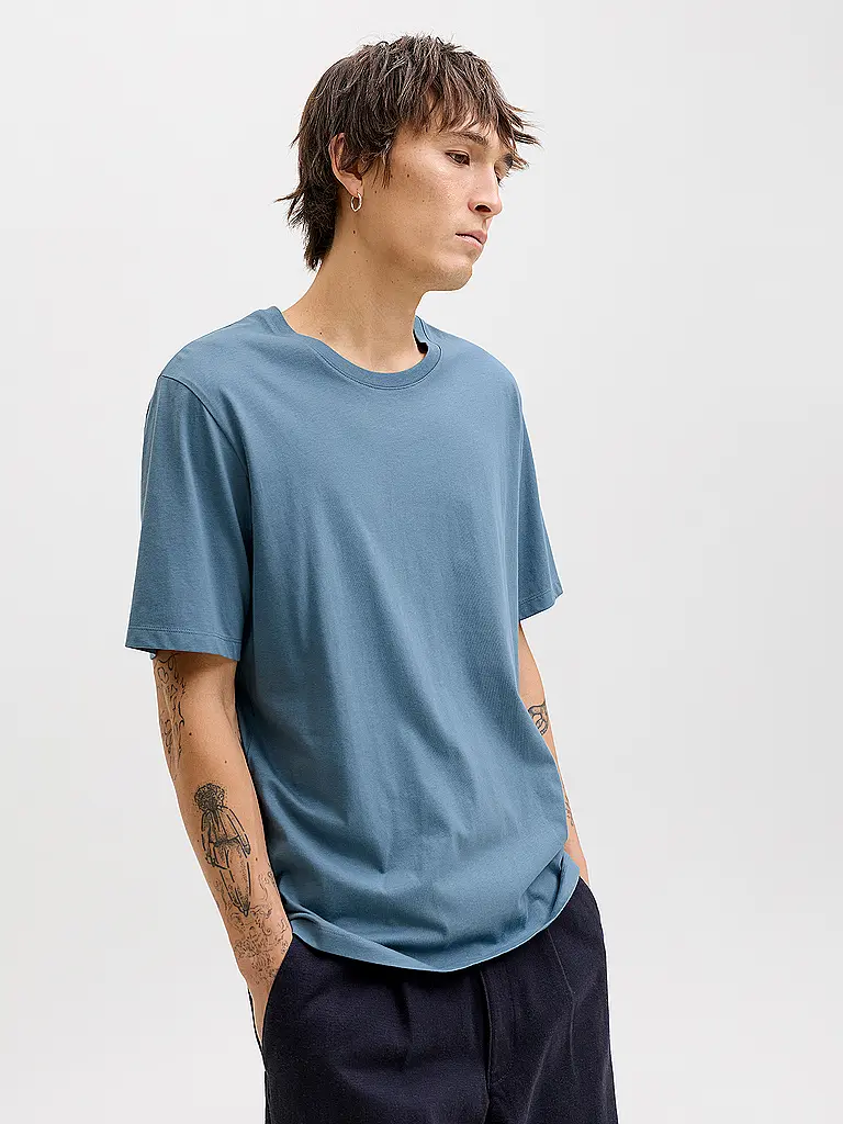 JACK & JONES | Nome prodotto: T-Shirt JJEORGANIC
Marca: JACK & JONES
Colore: blu
Categorie: Moda, Uomo

Lunghezza manica: Manica corta
Scollo: Girocollo
Materiale: Cotone
Motivo: Tinta unita
Vestibilità (capispalla): Regular | Blu