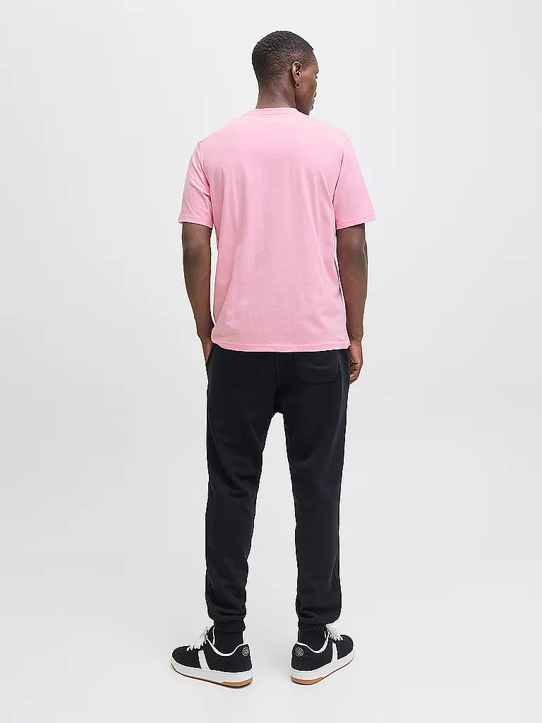 JACK & JONES | Nome prodotto: T-Shirt JJESOHO
Marca: JACK & JONES
Colore: rosa
Categorie: Moda, Uomo

Lunghezza manica: Manica corta
Scollo: Girocollo
Materiale: Cotone
Motivo: Tinta unita
Vestibilità (capispalla): Regular
Dettagli: Logo | Rosa