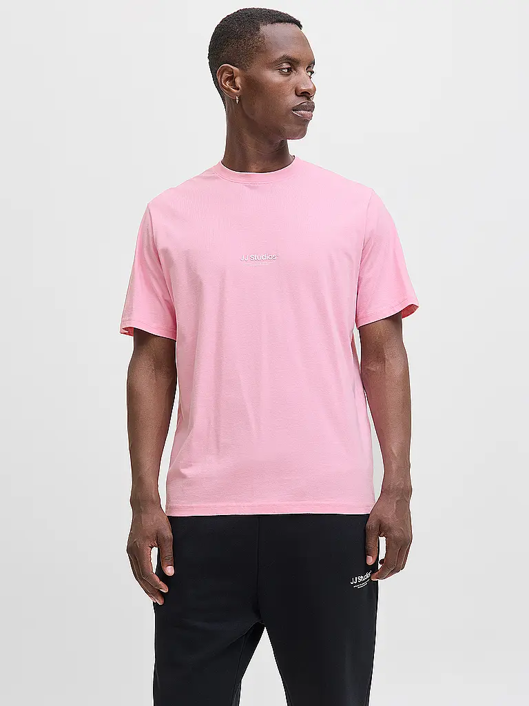 JACK & JONES | Nome prodotto: T-Shirt JJESOHO
Marca: JACK & JONES
Colore: rosa
Categorie: Moda, Uomo

Lunghezza manica: Manica corta
Scollo: Girocollo
Materiale: Cotone
Motivo: Tinta unita
Vestibilità (capispalla): Regular
Dettagli: Logo | Rosa