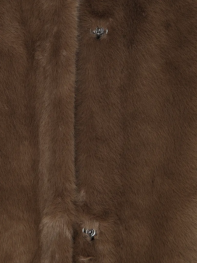 JOOP | Nome prodotto: Cappotto in pelliccia sintetica CIM
Marca: JOOP
Colore: marrone
Categorie: Moda, Donna

Lunghezza manica: Manica lunga
Materiale: Pelliccia sintetica, Poliestere / Poliammide
Tipo di collo: Collo alto
Motivo: Tinta unita
Vestibilità (capis | 