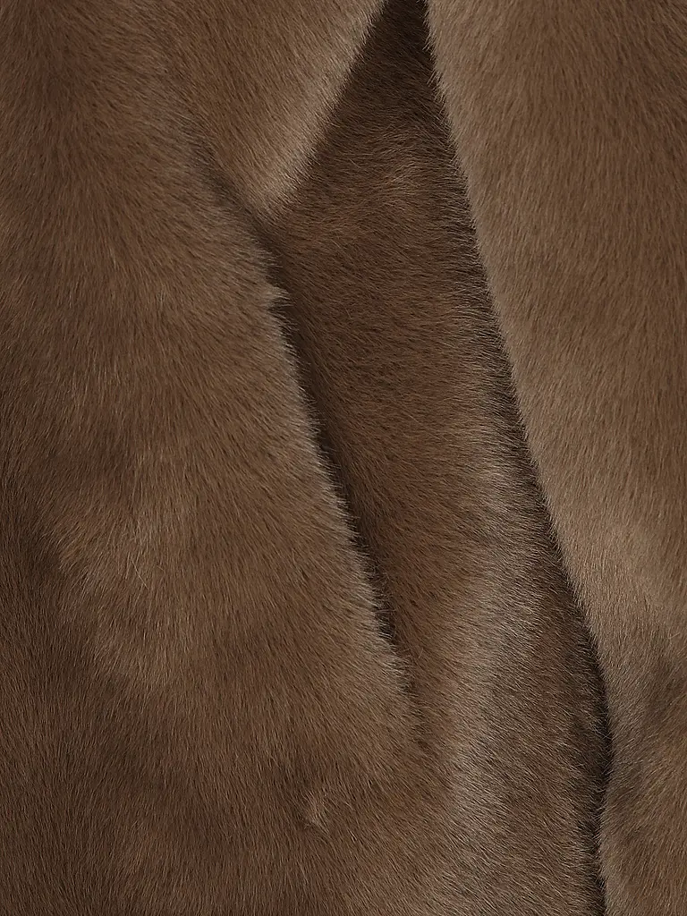 JOOP | Nome prodotto: Cappotto in pelliccia sintetica CIM
Marca: JOOP
Colore: marrone
Categorie: Moda, Donna

Lunghezza manica: Manica lunga
Materiale: Pelliccia sintetica, Poliestere / Poliammide
Tipo di collo: Collo alto
Motivo: Tinta unita
Vestibilità (capis | 