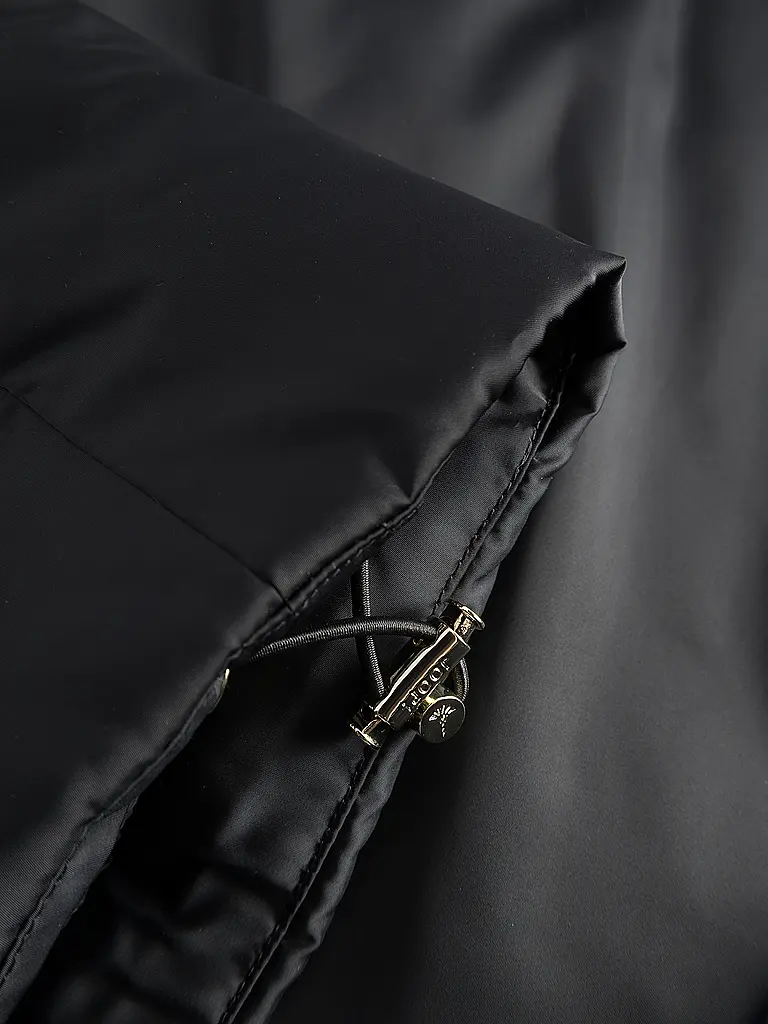 JOOP | Nome prodotto: Steppjacke OKSANA
Marchio: JOOP
Colore: nero
Categorie: Moda,Donna

Lunghezza manica: Manica lunga
Materiale: Poliestere / Poliammide
Tipo di colletto: Collo alto
Motivo: Tinta unita
Vestibilità (capispalla): Regular
Stile: Smart Business
 | 