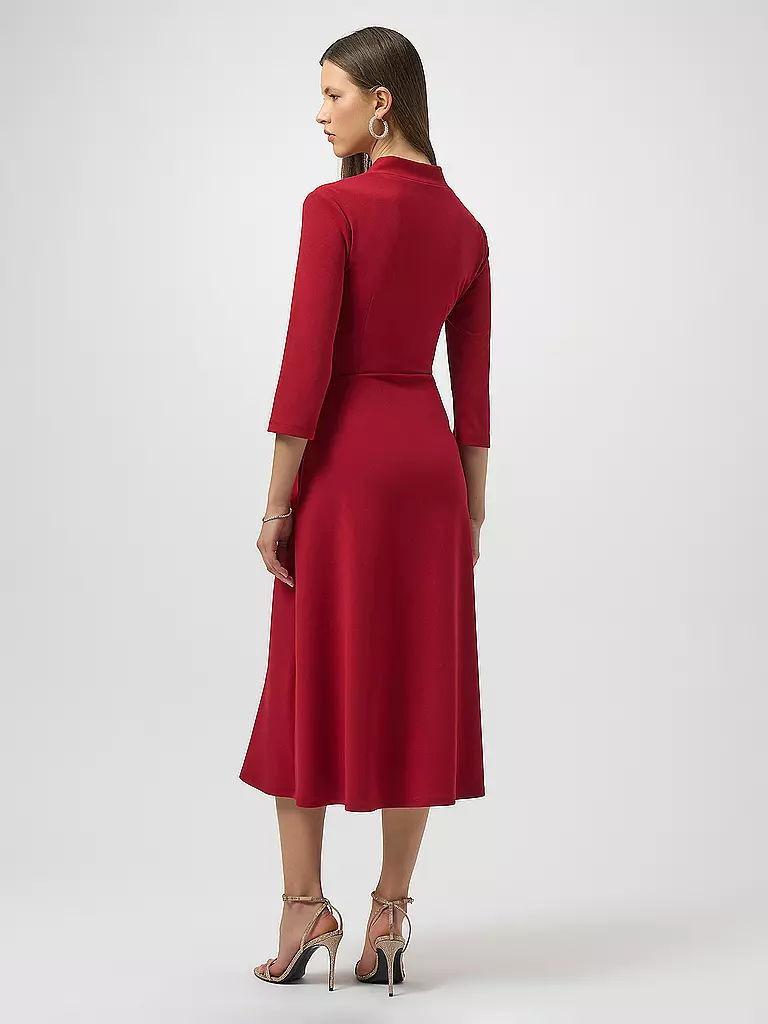 JOSEPH RIBKOFF | Midikleid
Marke: JOSEPH RIBKOFF
Farbe: rot
Kategorien: Mode,Damen
Tags: Große Größen
Ärmellänge: Langarm
Ausschnitt: V-Ausschnitt
Material: Polyester / Polyamid,Stretch
Musterung: Unifarben
Passform (Oberbekleidung): Slim
Style & Anlass: Freizeit
St |