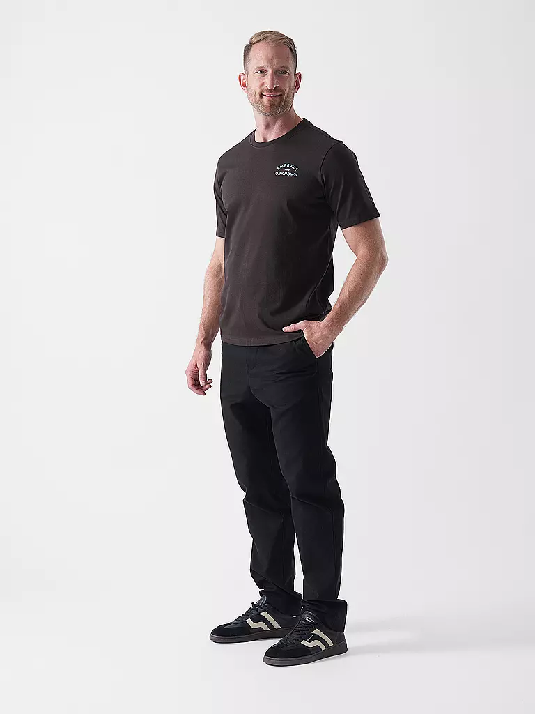 KNOWLEDGE COTTON APPAREL | T-Shirt BACKPRINT CAMP LIFE | Marrone