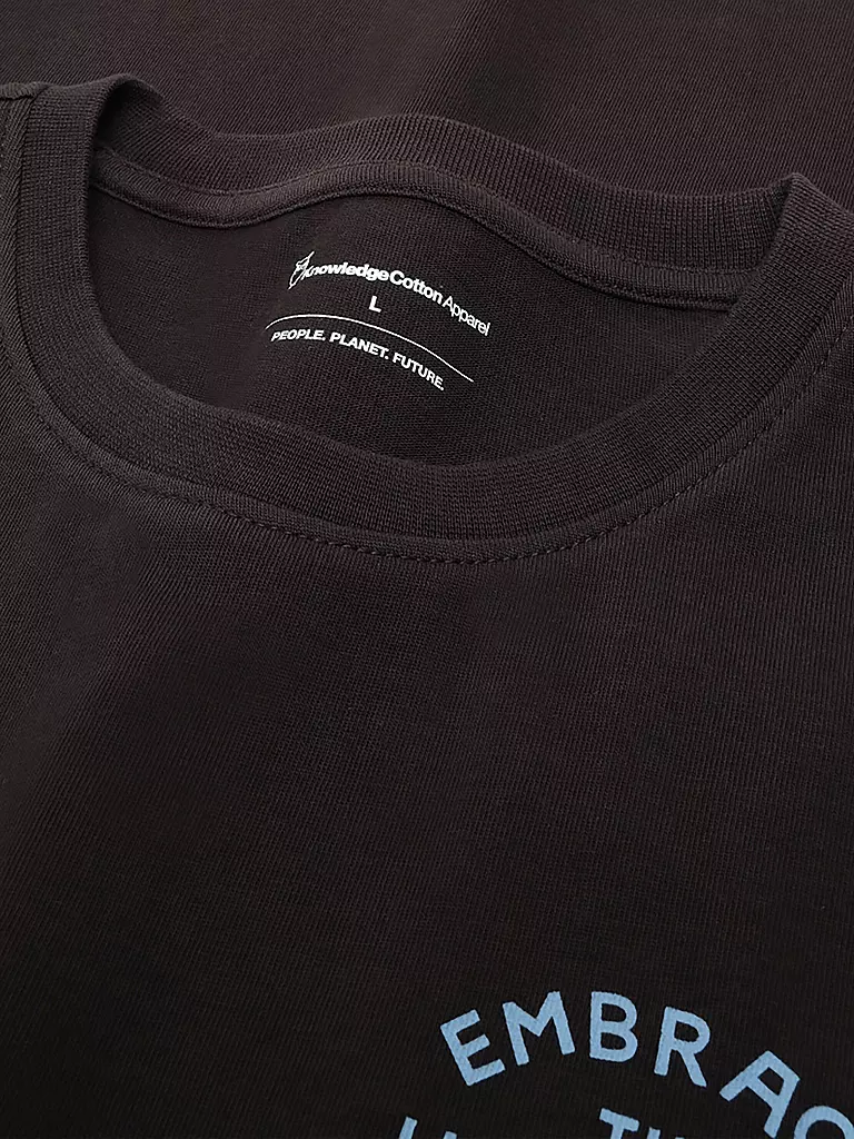 KNOWLEDGE COTTON APPAREL | T-Shirt BACKPRINT CAMP LIFE | 