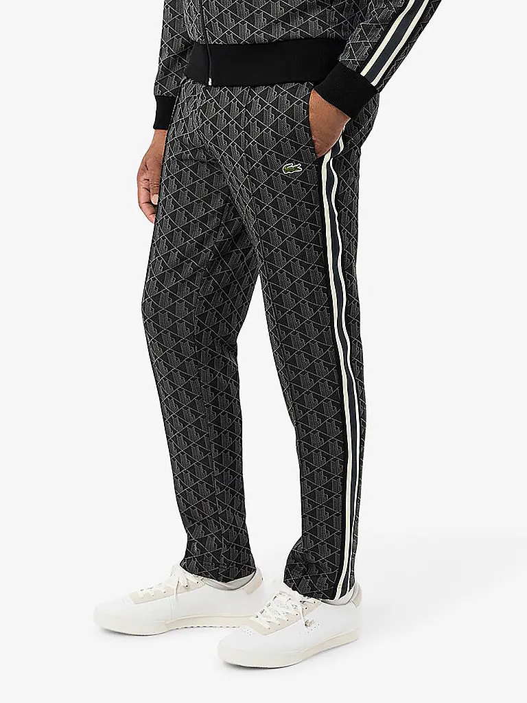 LACOSTE | Nome prodotto: Pantaloni da jogging
Marca: LACOSTE
Colore: nero
Categorie: Moda, Uomo
Materiale: Felpa, Cotone, Poliestere / Poliammide
Motivo: All-over
Lunghezza (pantaloni/jeans): Lunghezza normale
Stile: Trendy
Altezza vita: Vita media
Dettagli: Couli |