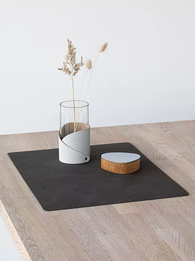 LIND DNA | Leder Platzset eckig NUPO 35x45cm Caviar | Marrone