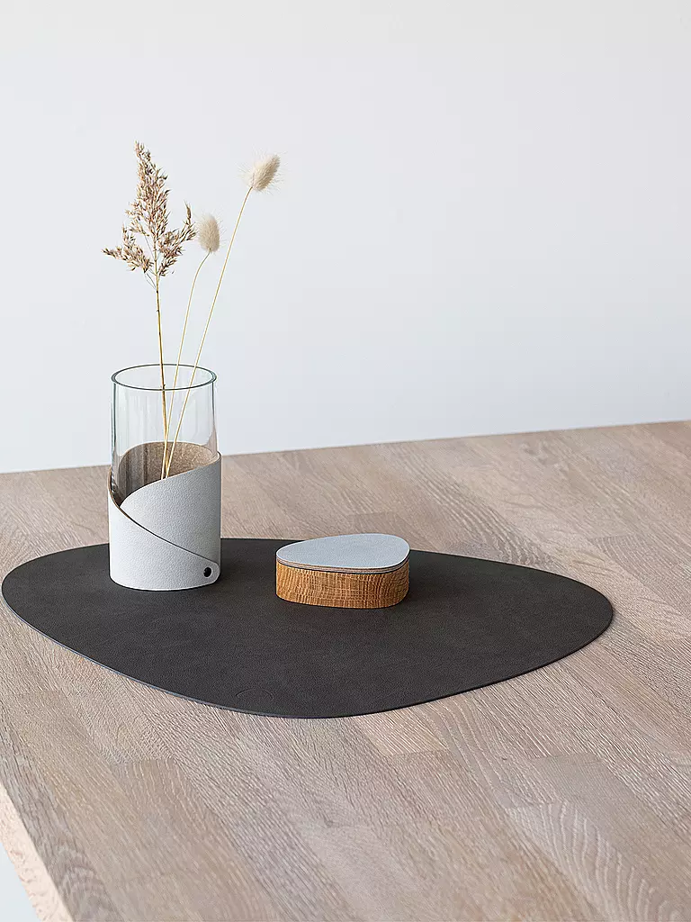 LIND DNA | Tovaglietta in pelle ovale NUPO 37x44cm Caviar |