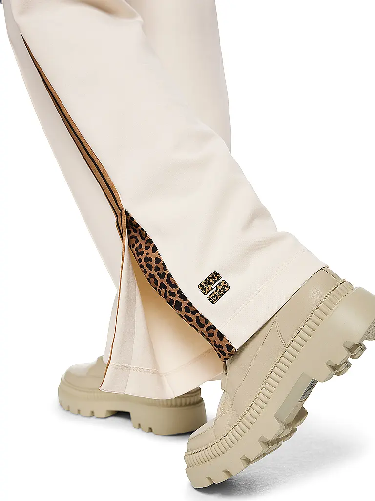 MARC CAIN | Chino
Marca: MARC CAIN
Colore: crema
Categorie: Moda,Donna
Materiale: Cotone,Stretch
Motivo: Tinta unita
Lunghezza (Pantaloni/Jeans): Lunghezza normale
Stile: Glamour
Altezza del girovita: Vita media
Dettagli: Tasche laterali,Coulisse,Banda laterale |