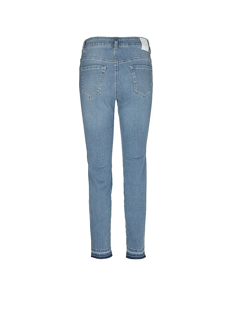 MARC CAIN | Nome prodotto: Jeans Slim Fit SILEA
Marca: MARC CAIN
Colore: blu
Categorie: Moda,Donna

Materiale: Denim,Cotone,Stretch
Motivo: Tinta unita
Lunghezza (Pantaloni/Jeans): Lunghezza 7/8
Stile: Glamour
Altezza vita: Vita alta
Dettagli: Tasche laterali,Strass | Blu
