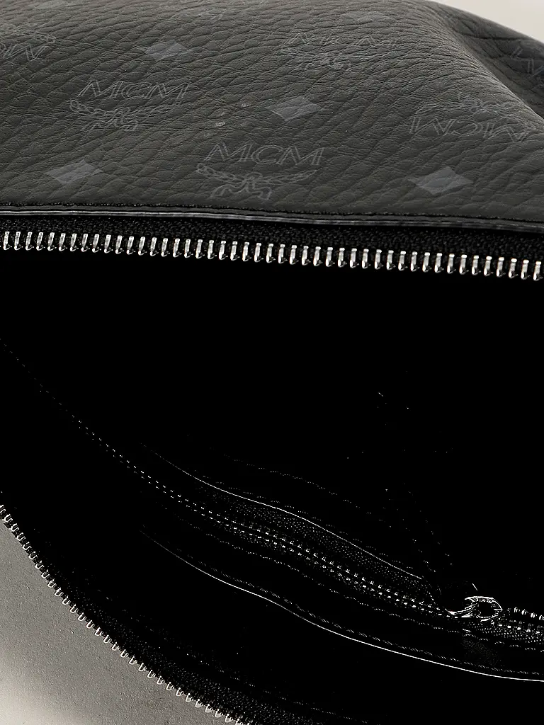 MCM | Nome prodotto: Beauty case AREN IN VISETOS
Marca: MCM
Colore: nero
Categorie: Moda,Donna

Motivo: Logo
Stile: Trendy | Nero