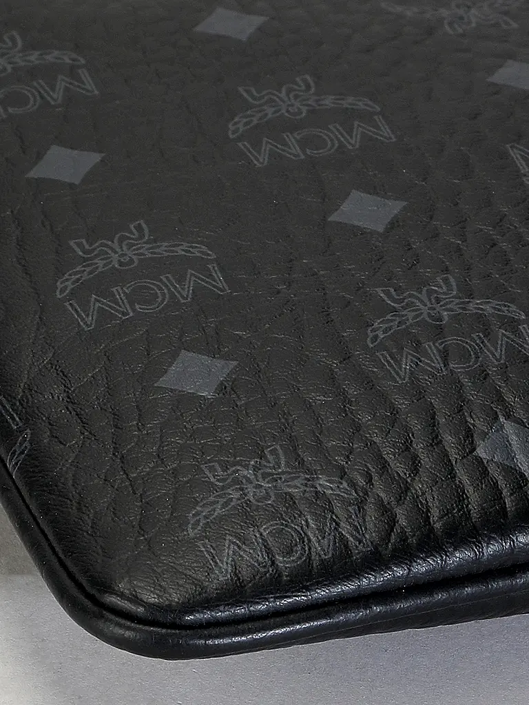 MCM | Nome prodotto: Beauty case AREN IN VISETOS
Marca: MCM
Colore: nero
Categorie: Moda,Donna

Motivo: Logo
Stile: Trendy | Nero