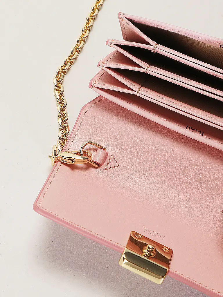 MCM | Nome prodotto: Portafoglio AREN
Marca: MCM
Colore: rosa
Categorie: Moda,Donna

Materiale: Canvas
Motivo: Logo
Stile: Trend | Rosa