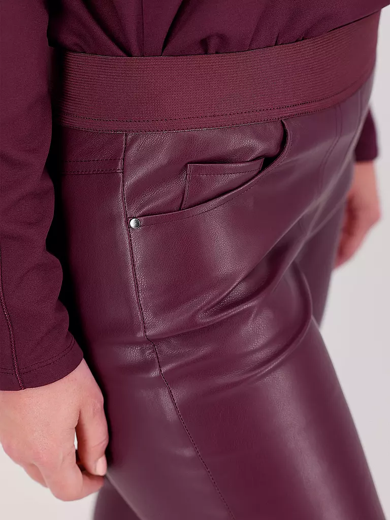 MONARI | Pantaloni effetto pelle | Rosso scuro