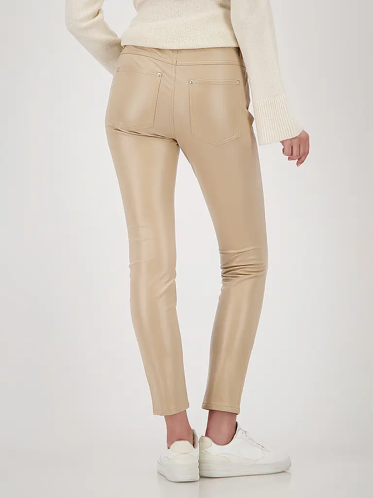 MONARI | Pantaloni slim fit effetto pelle | Cammello