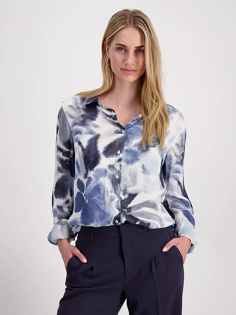 MONARI | Prodotto: Blusa
Marca: MONARI
Colore: blu
Categorie: Moda,Donna
Tag: Taglie forti

Lunghezza manica: Manica lunga
Materiale: Viscosa
Forma colletto: Colletto a camicia
Motivo: All-over,Fiorito
Vestibilità (capispalla): Regular
Stile: Glamour | Blu