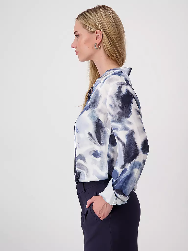 MONARI | Prodotto: Blusa
Marca: MONARI
Colore: blu
Categorie: Moda,Donna
Tag: Taglie forti

Lunghezza manica: Manica lunga
Materiale: Viscosa
Forma colletto: Colletto a camicia
Motivo: All-over,Fiorito
Vestibilità (capispalla): Regular
Stile: Glamour | Blu