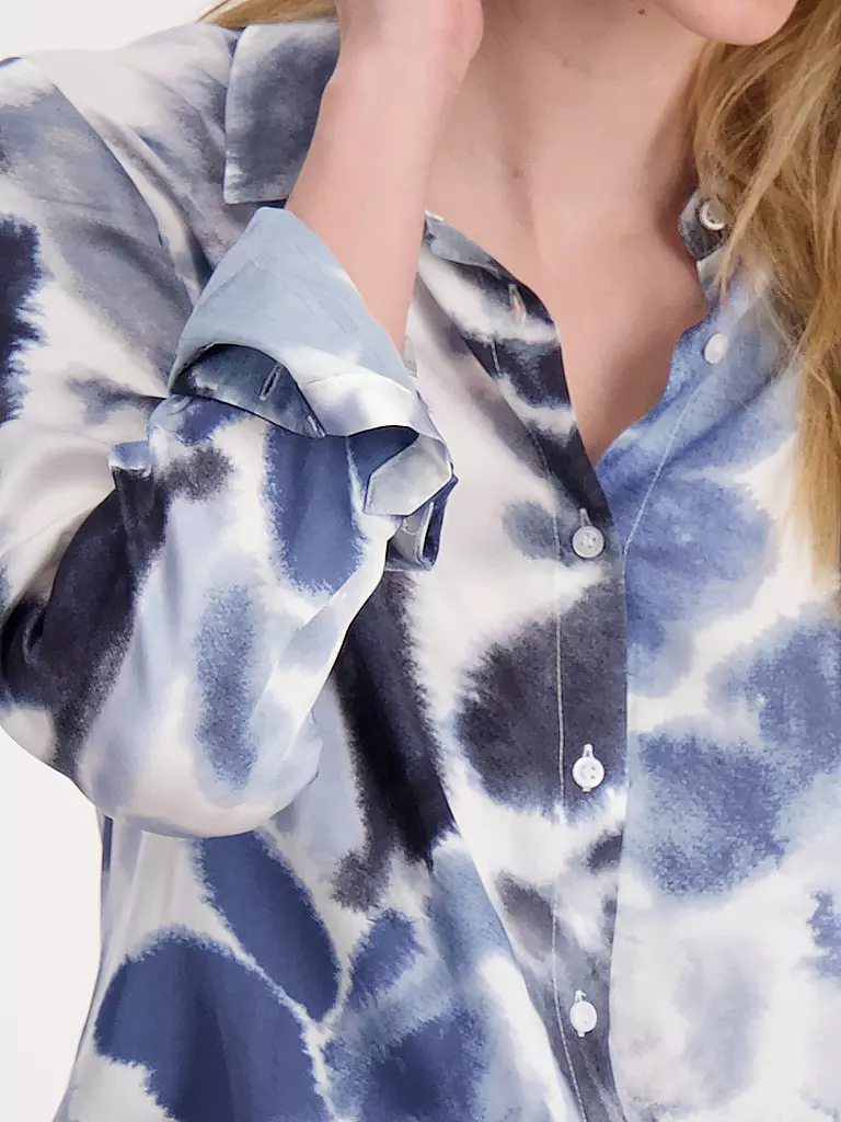 MONARI | Prodotto: Blusa
Marca: MONARI
Colore: blu
Categorie: Moda,Donna
Tag: Taglie forti

Lunghezza manica: Manica lunga
Materiale: Viscosa
Forma colletto: Colletto a camicia
Motivo: All-over,Fiorito
Vestibilità (capispalla): Regular
Stile: Glamour | Blu