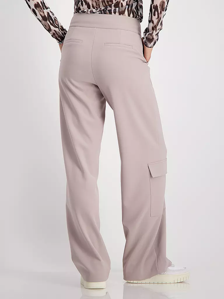 MONARI | Prodotto: Cargohose
Marchio: MONARI
Colore: crema
Categorie: Moda,Donna
Tag: Taglie forti

Materiale: Poliestere / Poliammide,Stretch
Motivo: Tinta unita
Lunghezza (pantaloni/jeans): Lunghezza normale
Stile: Glamour
Altezza vita: Vita alta
Dettagli: Tasch | 