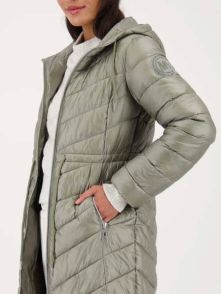 MONARI | Prodotto: Steppmantel
Marchio: MONARI
Colore: olive
Categorie: Moda,Donna

Lunghezza manica: Manica lunga
Materiale: Poliestere / Poliammide
Forma del colletto: Cappuccio
Motivo: Tinta unita
Vestibilità (capispalla): Regular
Stile: Glamour
Dettagli: Impu | 