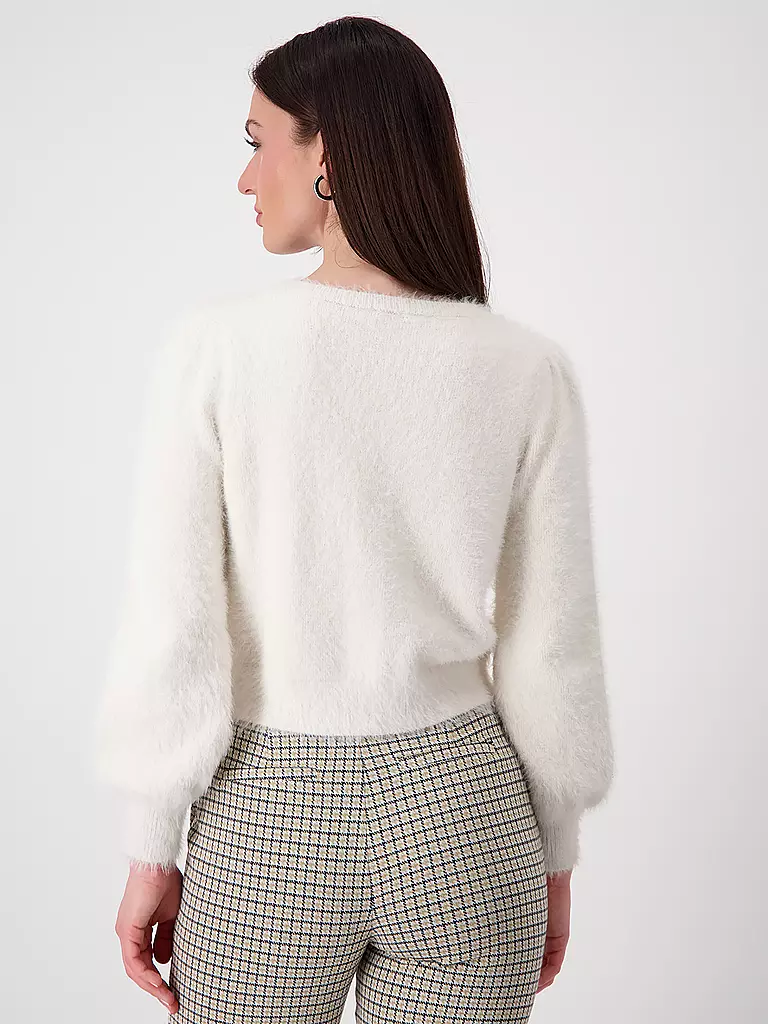 MONARI | Produktname: Jäckchen
Marke: MONARI
Farbe: creme
Kategorien: Mode,Damen
Tags: Große Größen

Ärmellänge: Langarm
Ausschnitt: Rundhalsausschnitt
Material: Poliacrilico/acrilico,Maglia
Musterung: Tinta unita
Stil: Glamour | Crema