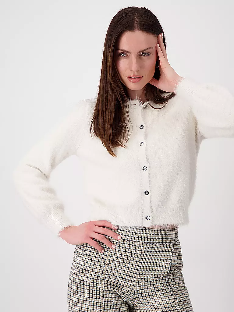 MONARI | Produktname: Jäckchen
Marke: MONARI
Farbe: creme
Kategorien: Mode,Damen
Tags: Große Größen

Ärmellänge: Langarm
Ausschnitt: Rundhalsausschnitt
Material: Poliacrilico/acrilico,Maglia
Musterung: Tinta unita
Stil: Glamour | Crema