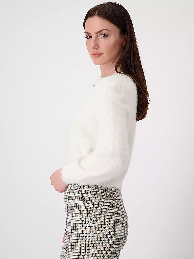 MONARI | Produktname: Jäckchen
Marke: MONARI
Farbe: creme
Kategorien: Mode,Damen
Tags: Große Größen

Ärmellänge: Langarm
Ausschnitt: Rundhalsausschnitt
Material: Poliacrilico/acrilico,Maglia
Musterung: Tinta unita
Stil: Glamour | Crema