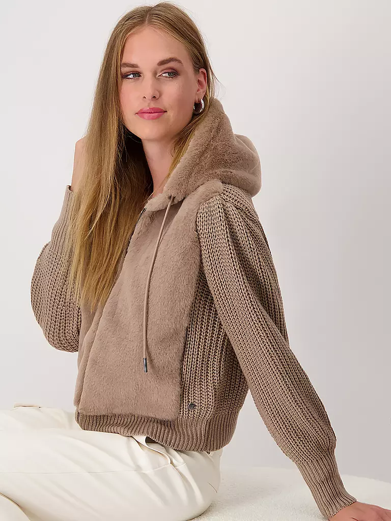MONARI | Strickjacke in Felloptik | Beige