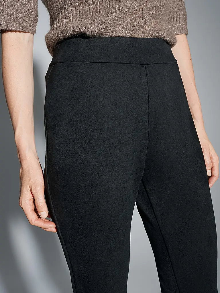 OPUS | Hose Jogging Fit EKAJA NIGHT
Marca: OPUS
Colore: nero
Categorie: Moda,Donna

Materiale: Poliestere / Poliammide,Stretch
Motivo: Tinta unita
Lunghezza (pantaloni/jeans): Lunghezza normale
Stile: Pure
Altezza vita: Vita alta | Nero