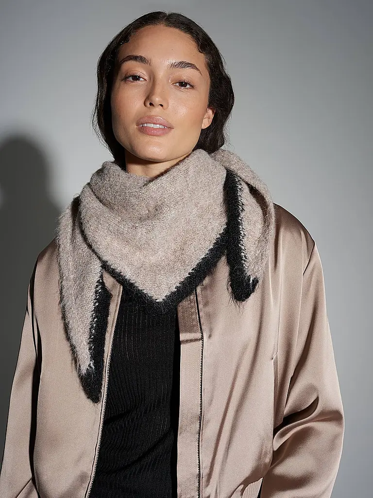 OPUS | Tuch AMARS
Marke: OPUS
Farbe: camel
Kategorien: Moda, Donna

Materiale: Poliestere / Poliammide
Motivo: Tinta unita
Stile: Pure | 