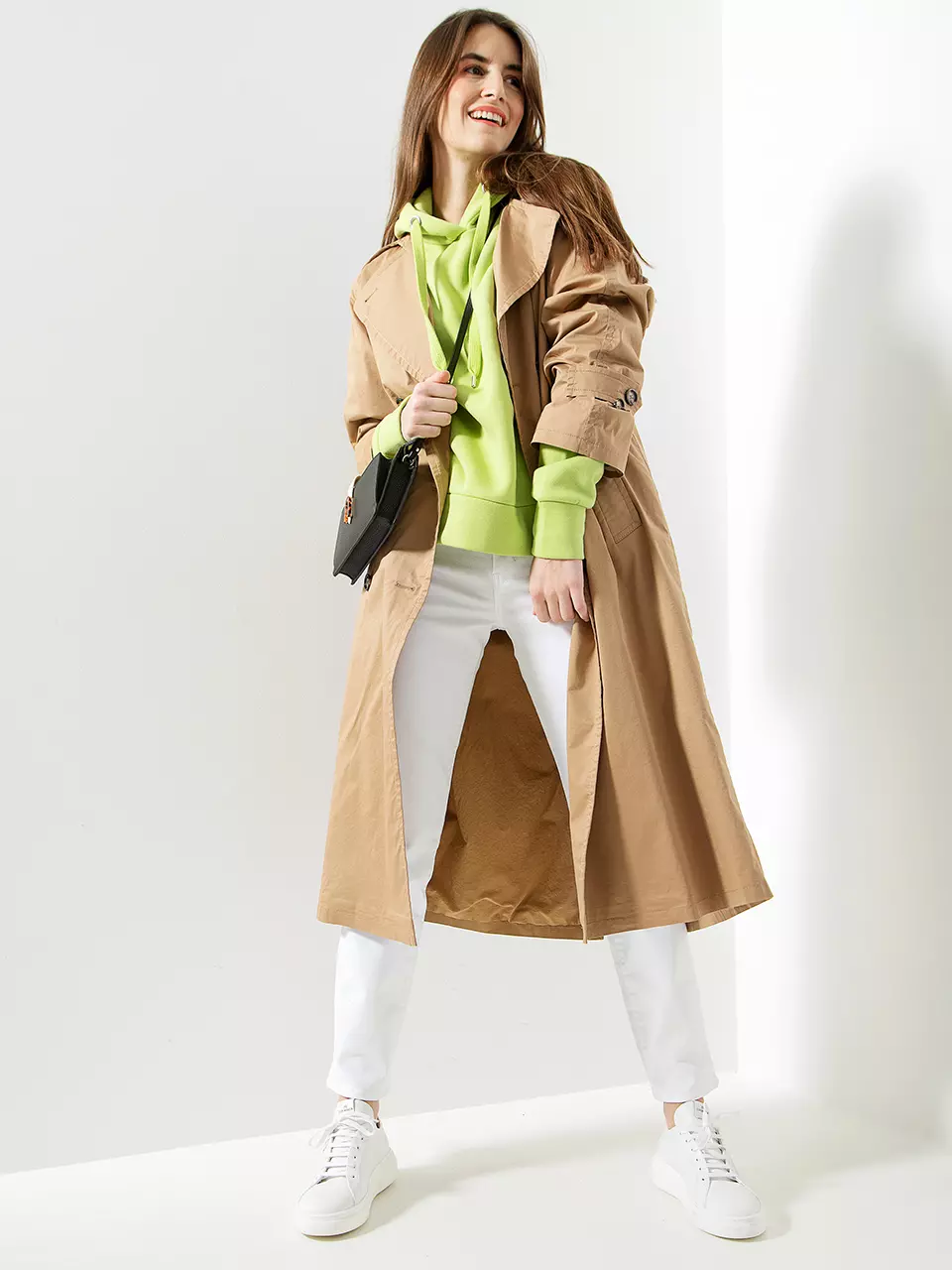 Trend Look - Trenchcoat + Hoodie