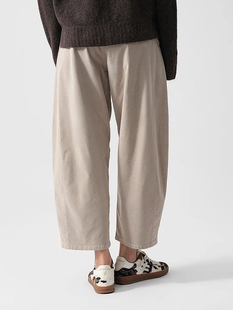 PNTS | Pantaloni business 05_THE O SHAPE | 