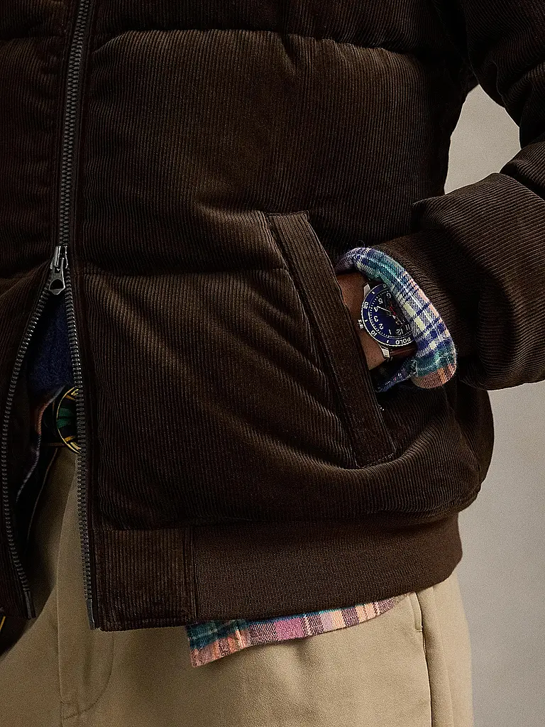 POLO RALPH LAUREN | Daunensteppjacke
Marke: POLO RALPH LAUREN
Farbe: braun
Kategorien: Moda,Uomo
Lunghezza manica: Manica lunga
Materiale: Piumino,Velluto a coste,Cotone
Tipo di colletto: Collo alla coreana
Motivo: Tinta unita
Vestibilità (capispalla): Regular
Stile: Casua |