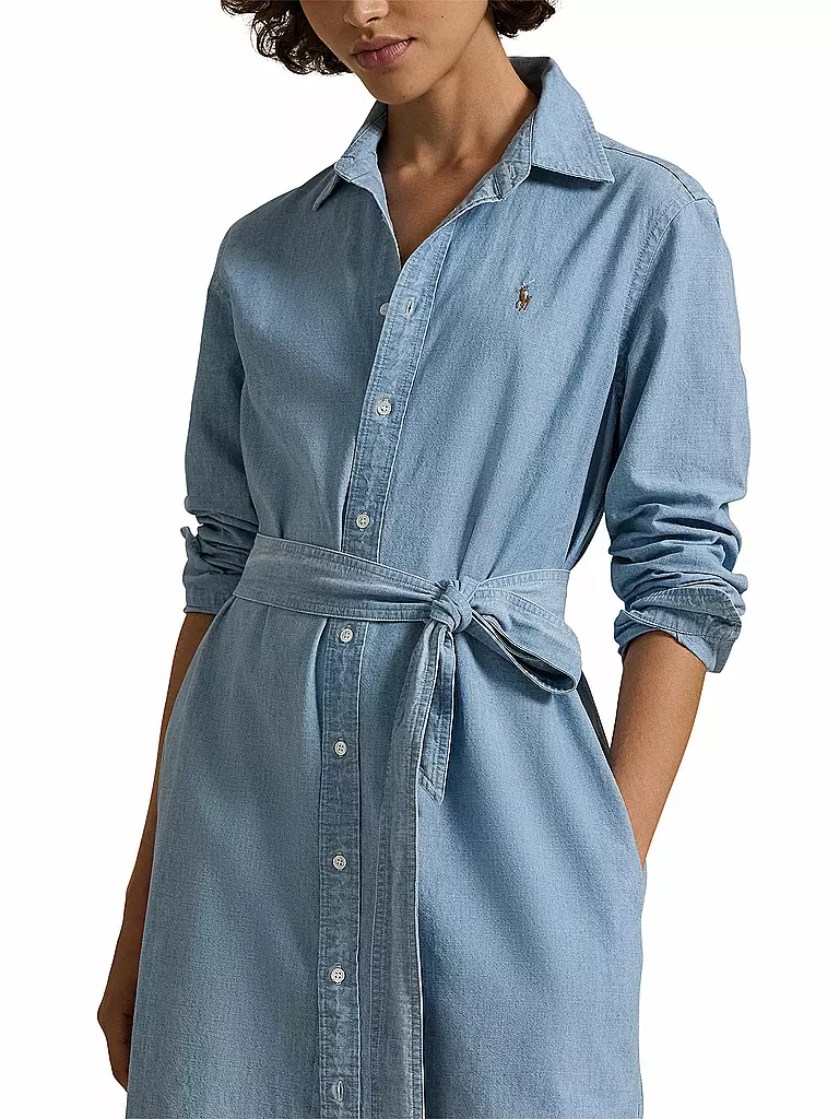 POLO RALPH LAUREN | Prodotto: Midikleid
Marke: POLO RALPH LAUREN
Farbe: blau
Kategorien: Moda,Donna

Lunghezza delle maniche: Manica lunga
Materiale: Cotone
Forma del colletto: Collo a camicia
Motivo: Tinta unita
Vestibilità (capispalla): Regular
Stile e occasione: Tempo li | 