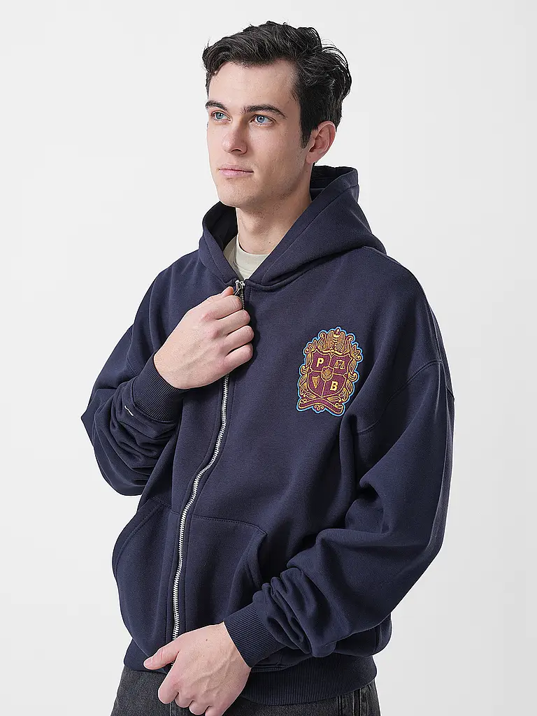 PROHIBITED | Nome prodotto: Sweatjacke EMBLEM PATCH | Blu scuro