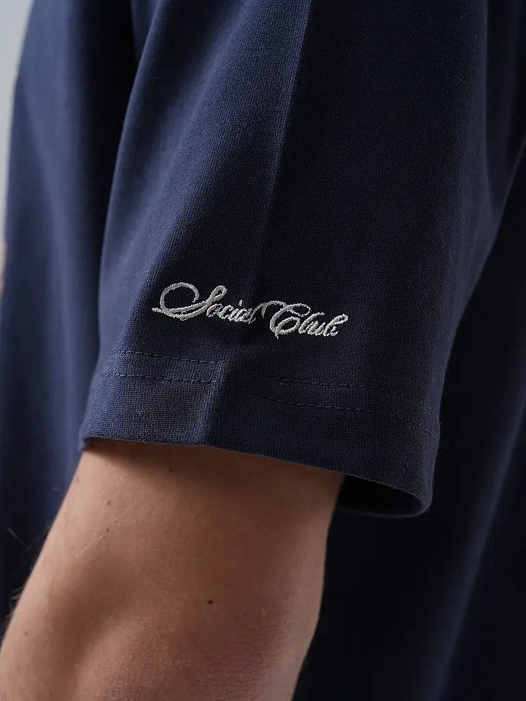 PROHIBITED | Nome prodotto: T-Shirt CLOUBHOUSE HOUSE | Blu scuro