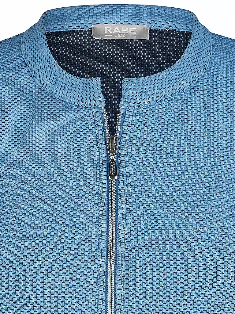 RABE | Giacca
Marca: RABE
Colore: azzurro
Categorie: Moda,Donna
Tag: Taglie forti

Lunghezza manica: Manica lunga
Materiale: Cotone,Stretch
Tipo di colletto: Collo alto
Motivo: Tinta unita
Vestibilità (capispalla): Regular
Stile: Glamour,Casual
Dettagli: Tasche | 