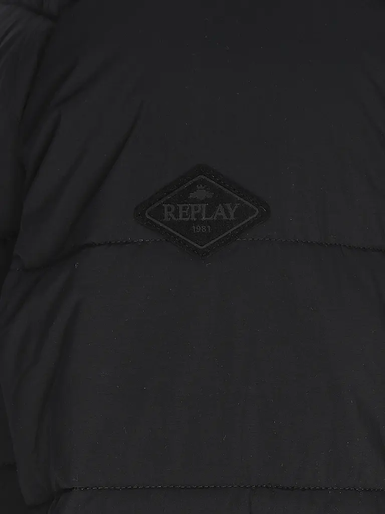 REPLAY | Steppjacke

Produktname: Steppjacke
Marke: REPLAY
Farbe: schwarz
Kategorien: Mode,Herren

Ärmellänge: Langarm
Material: Polyester / Polyamid
Kragenform: Kapuze,Stehkragen
Musterung: Unifarben
Passform (Oberbekleidung): Regular
Stil: Glamour,Trend
Detail | 